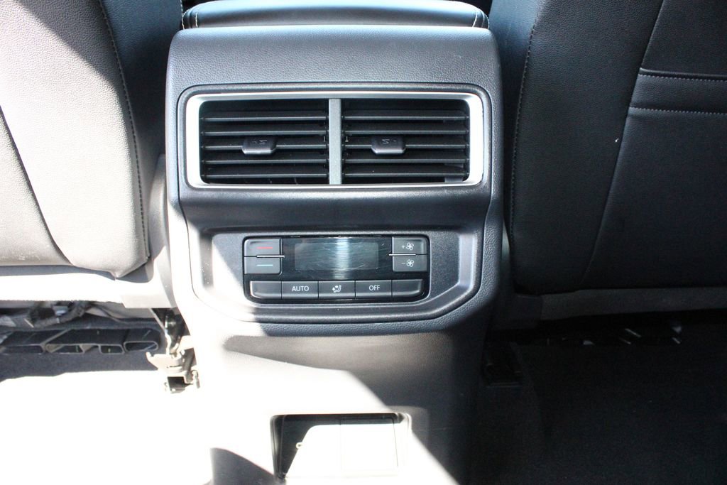 Used 2025 Volkswagen Atlas SE AWD/4WD image 47
