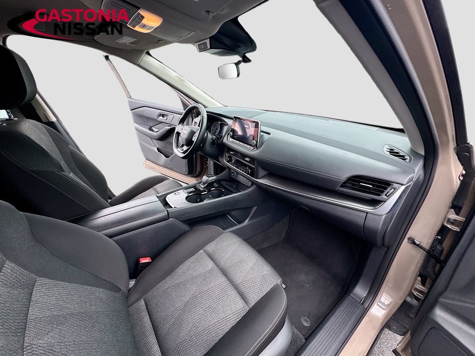 Used 2025 Nissan Rogue SV FWD image 37