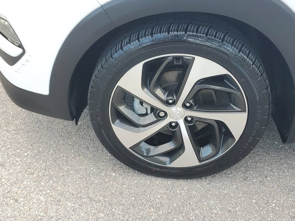Used 2016 Hyundai Tucson Limited w/ Option Group 03 FWD image 13