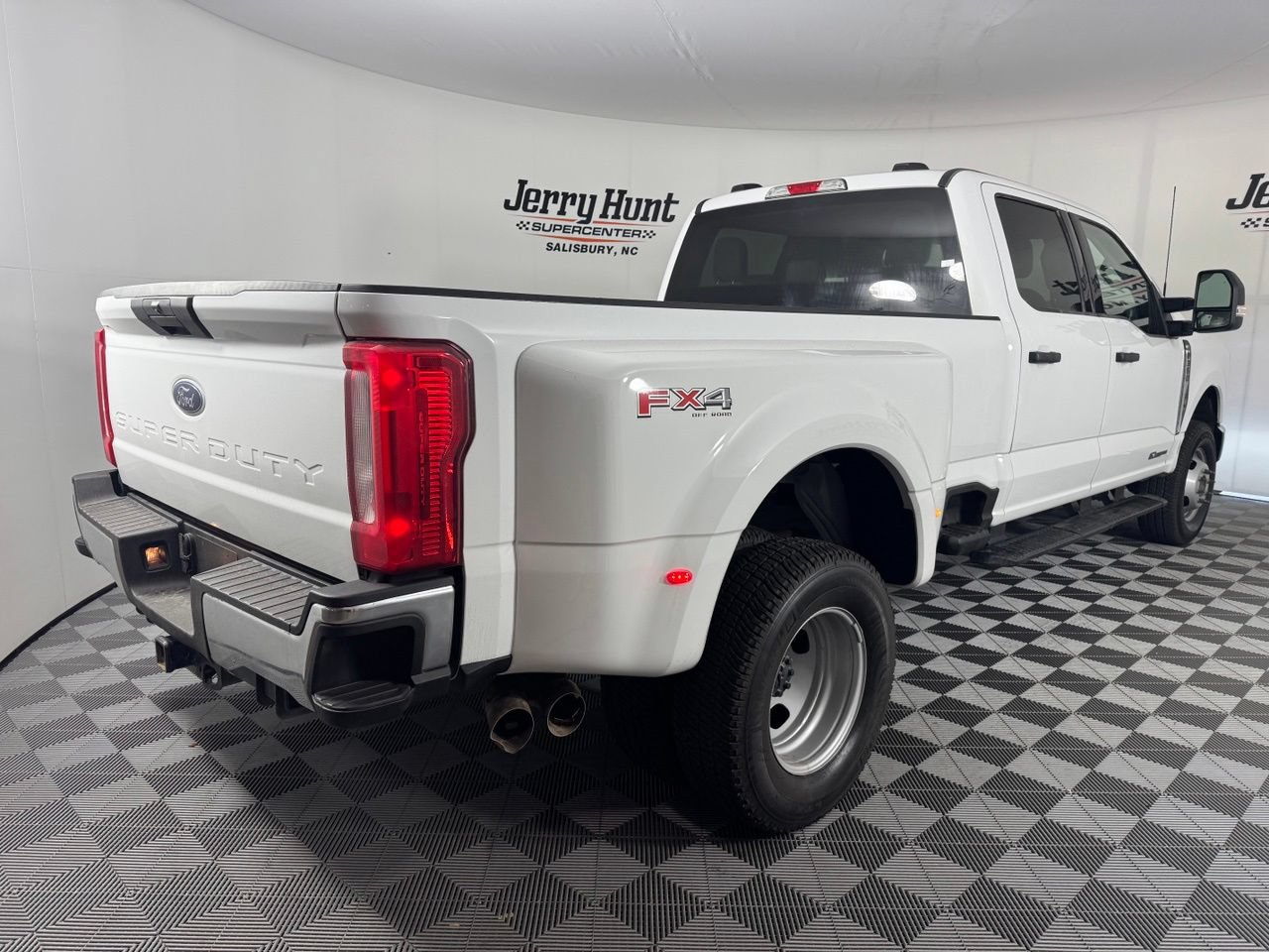 Used 2025 Ford F350 XLT w/ FX4 Off-Road Package AWD/4WD image 6