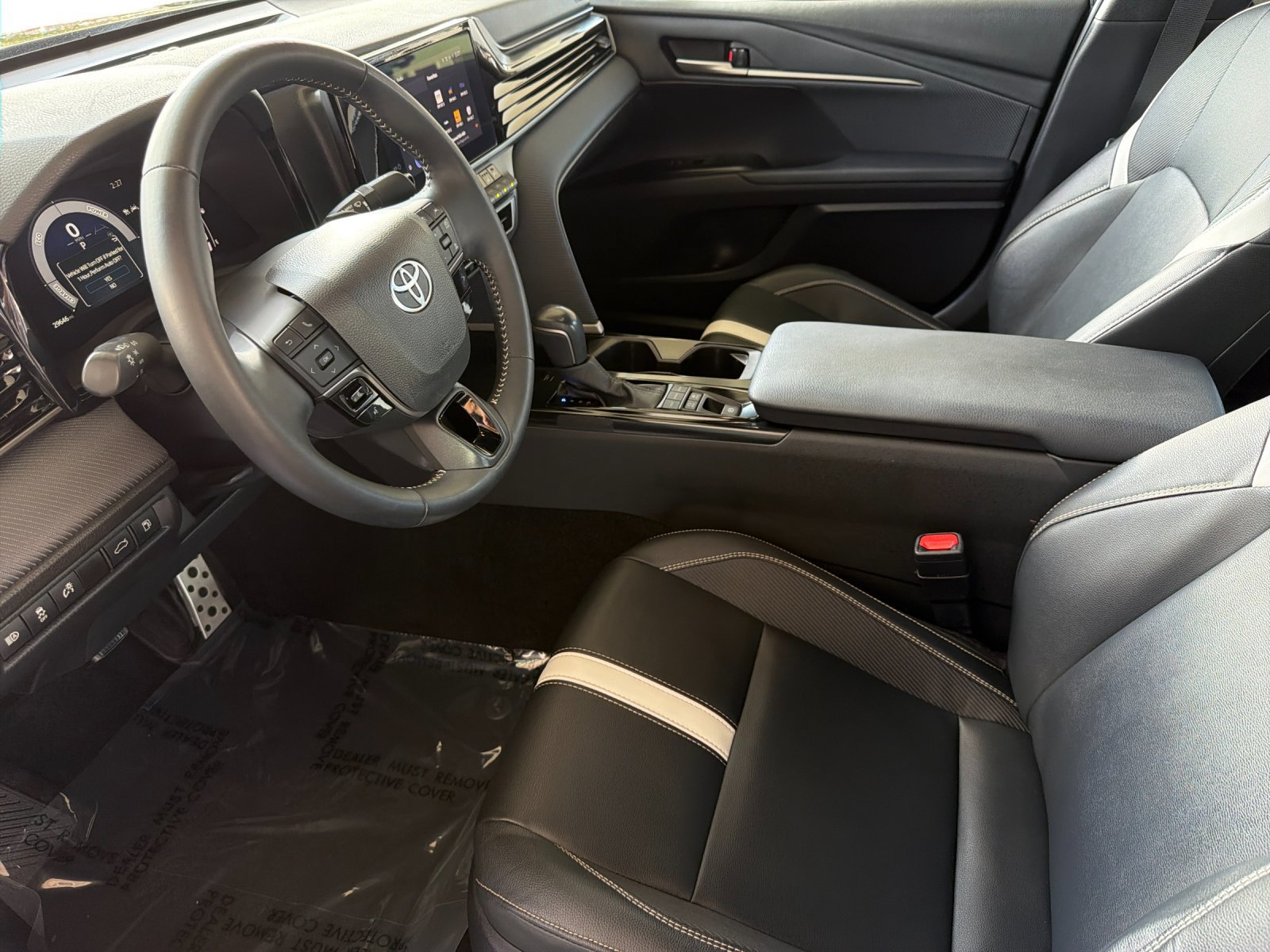 Used 2025 Toyota Camry SE w/ Convenience Package FWD image 9