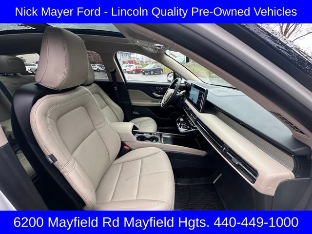 Used 2025 Lincoln Corsair AWD w/ Equipment Group 101A image 23