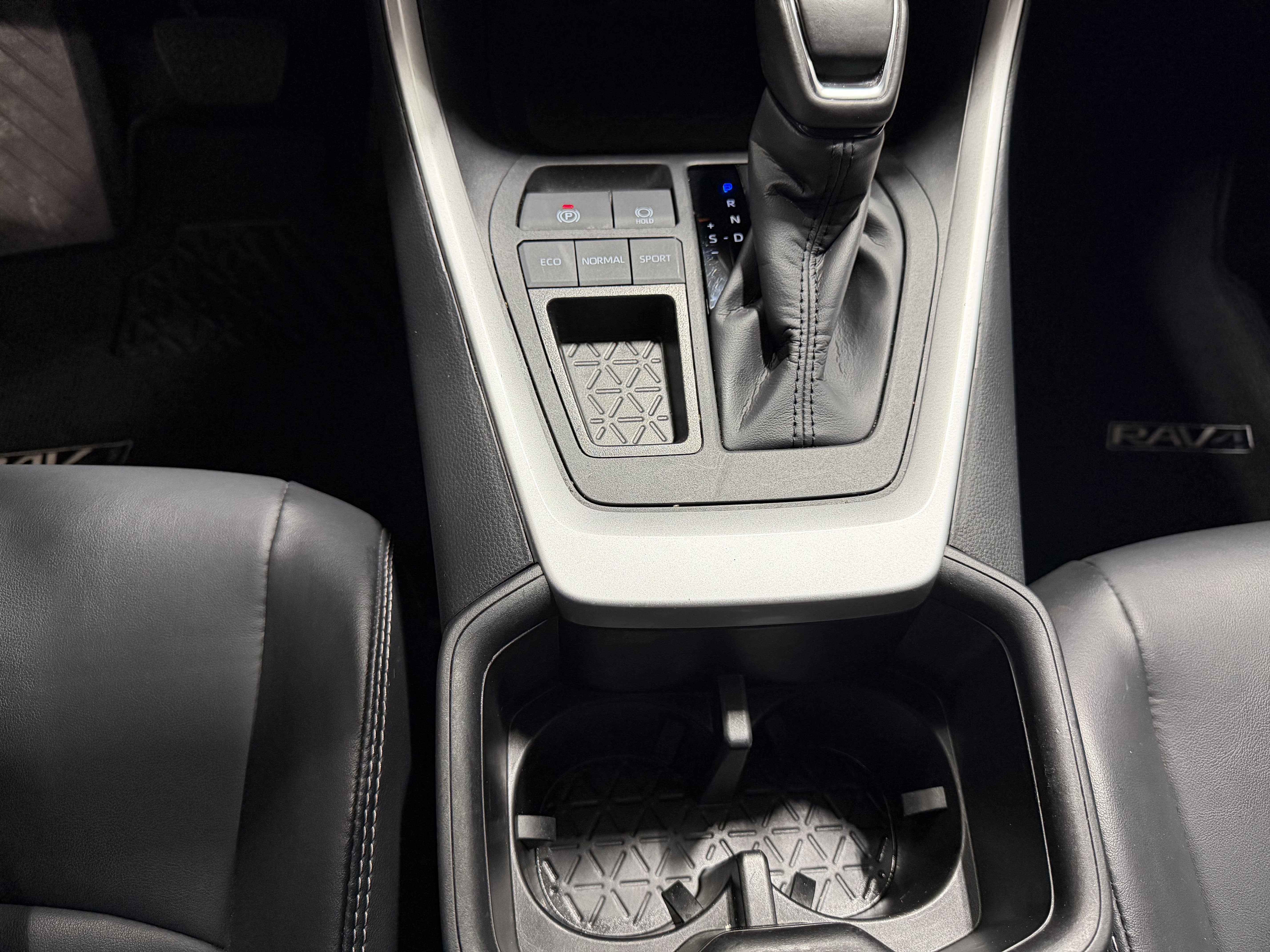 Used 2025 Toyota RAV4 XLE Premium image 20