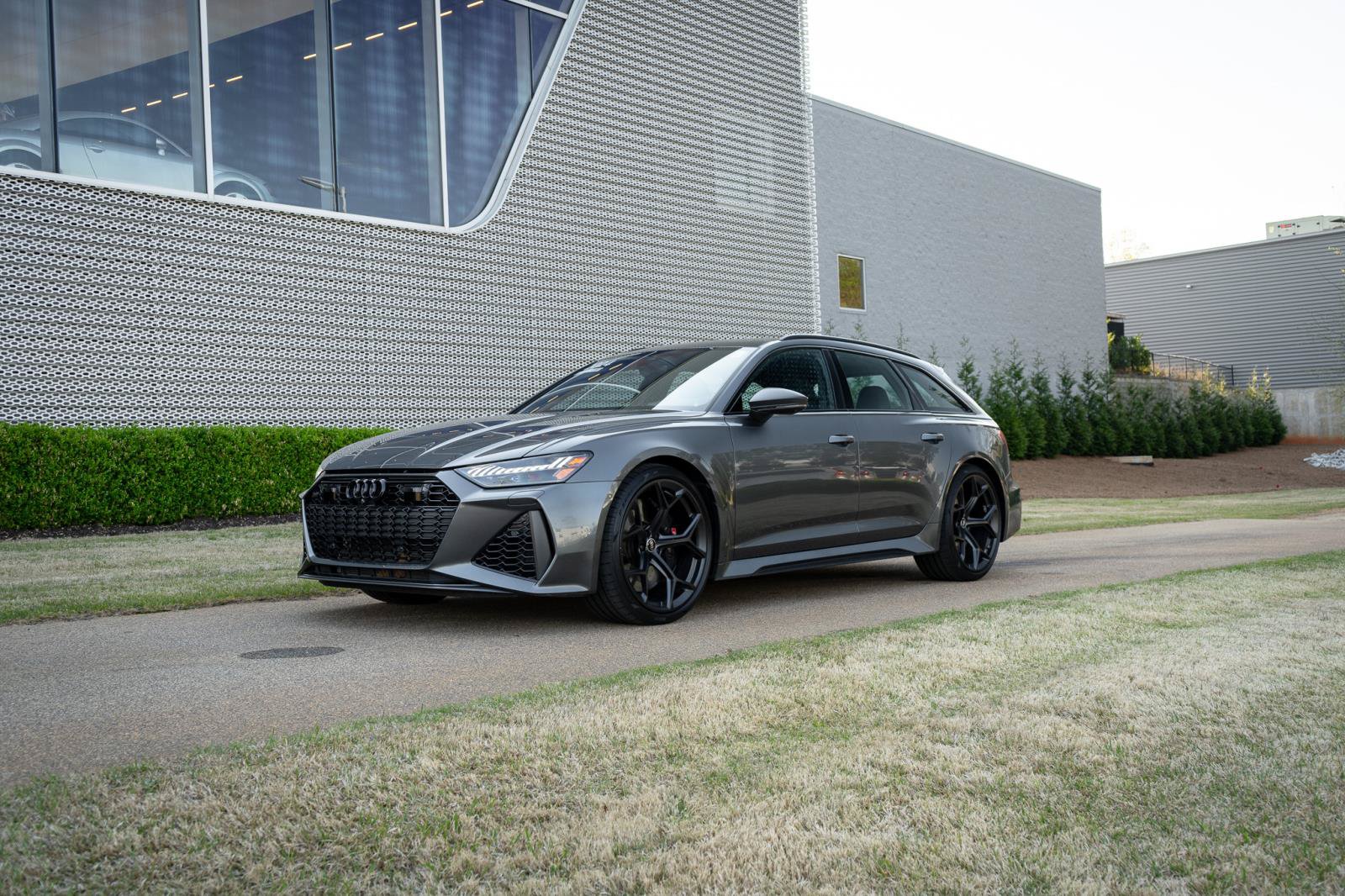 Certified 2024 Audi RS 6 performance AWD/4WD image 5