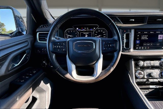 Used 2021 GMC Yukon Denali w/ Denali Premium Package AWD/4WD image 5