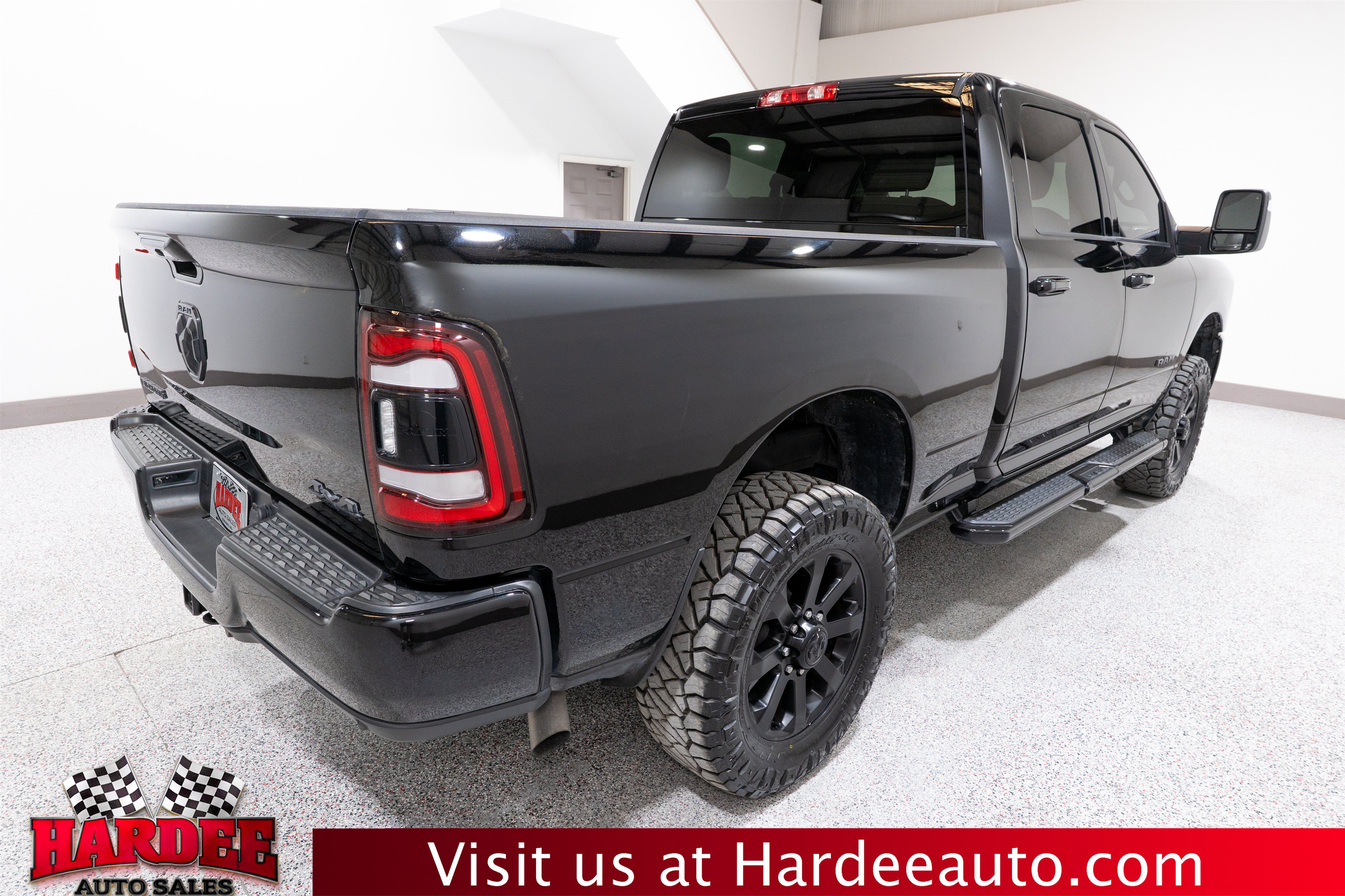 Used 2024 RAM 2500 Big Horn w/ Night Edition AWD/4WD image 5