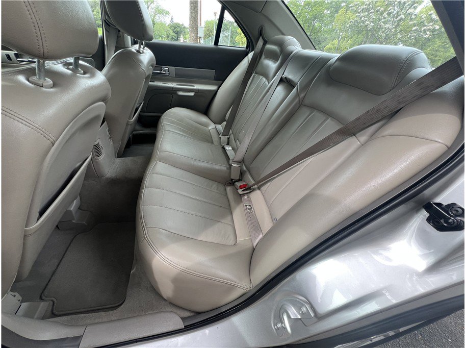 Used 2004 Lincoln LS image 11