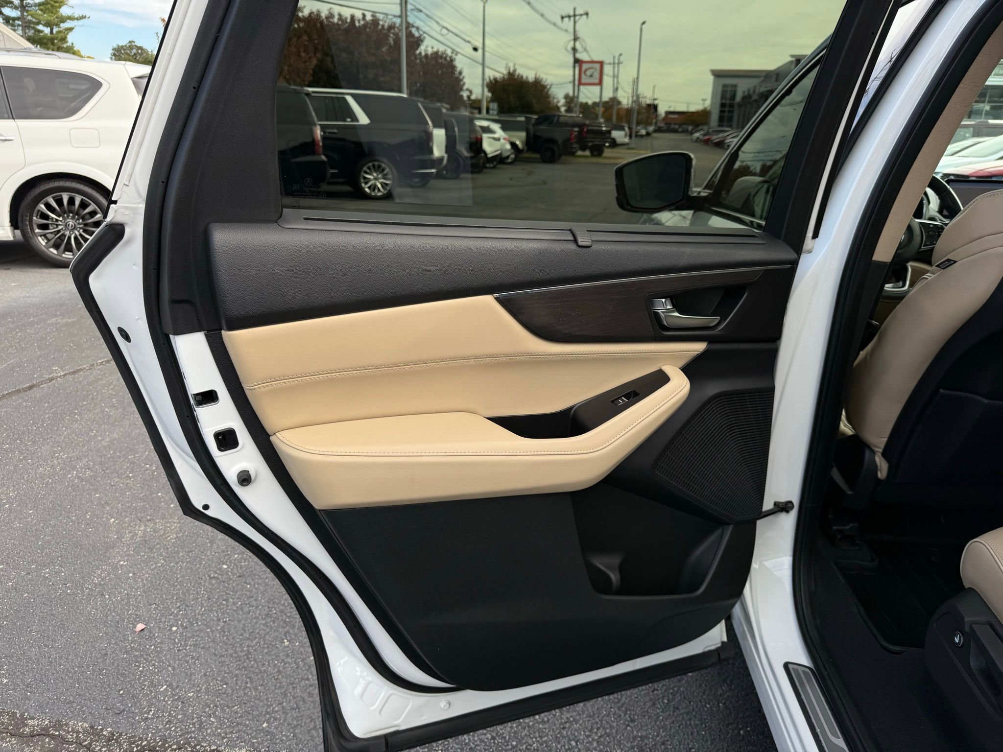 Used 2022 Acura MDX SH-AWD w/ Advance Package image 31