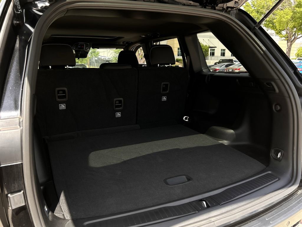 Used 2025 Jeep Grand Cherokee Laredo X RWD image 33