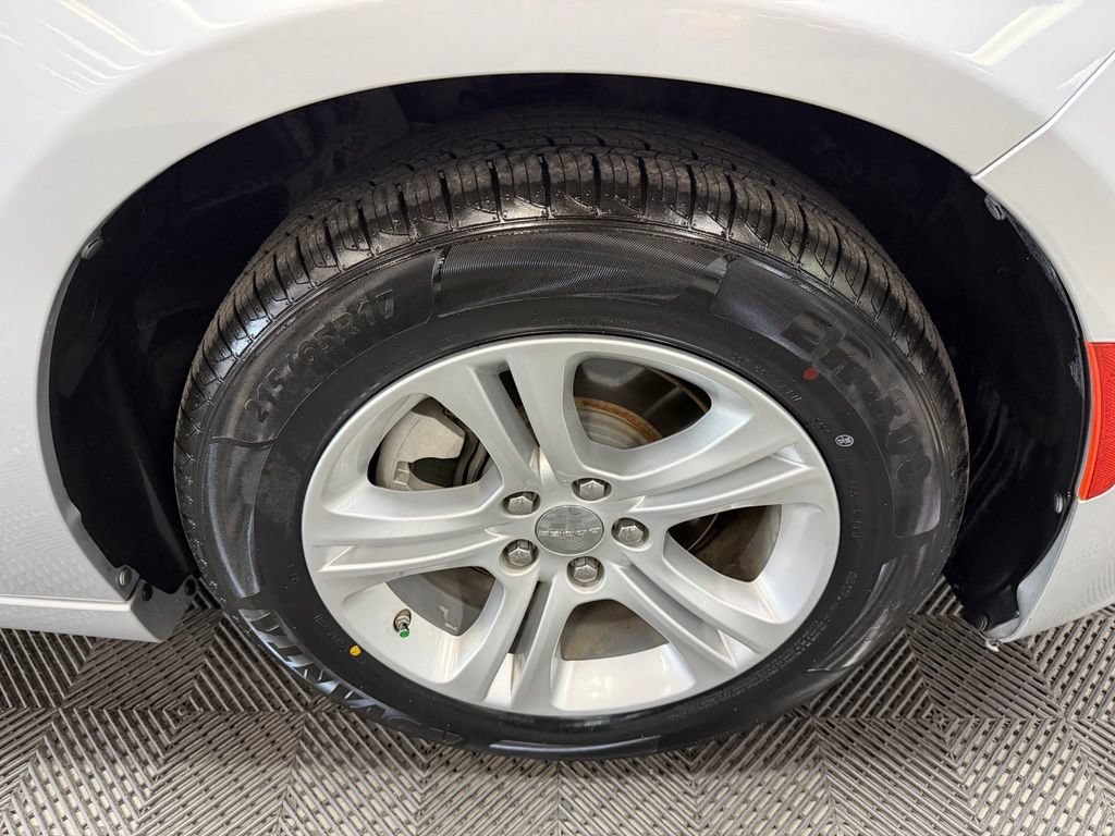 Used 2022 Dodge Charger SXT RWD image 18