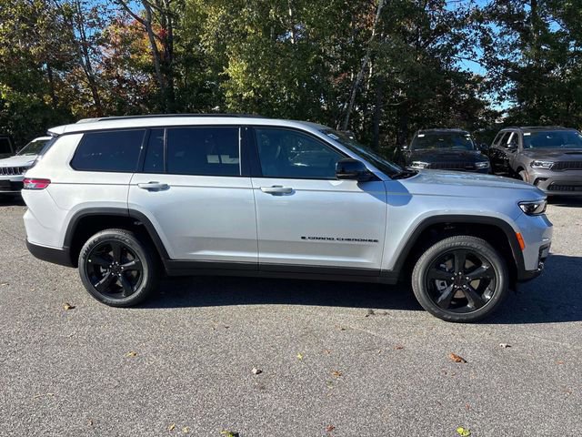 New 2025 Jeep Grand Cherokee L Altitude AWD/4WD image 2
