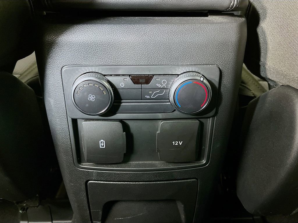 Used 2022 Ford Explorer XLT image 32