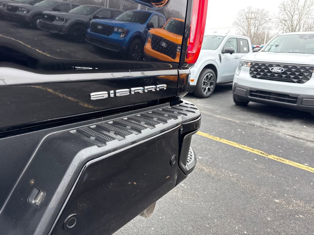 Used 2023 GMC Sierra 2500 Denali w/ Denali Black Diamond Edition image 12