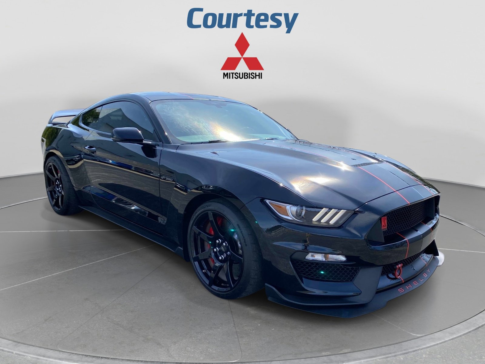 Used 2016 Ford Mustang Shelby GT350R w/ GT350R Equipment Group 920A RWD image 8