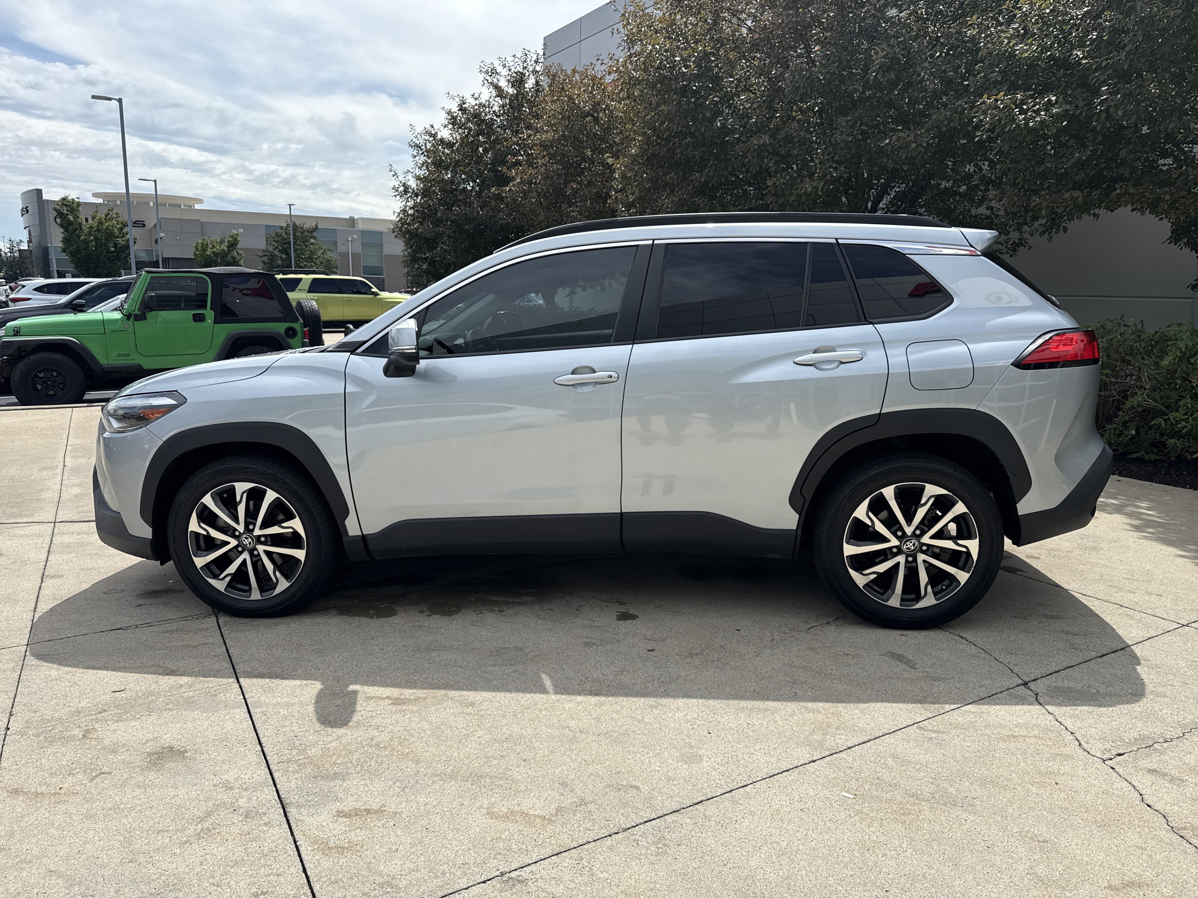 Used 2024 Toyota Corolla Cross XLE AWD/4WD image 9