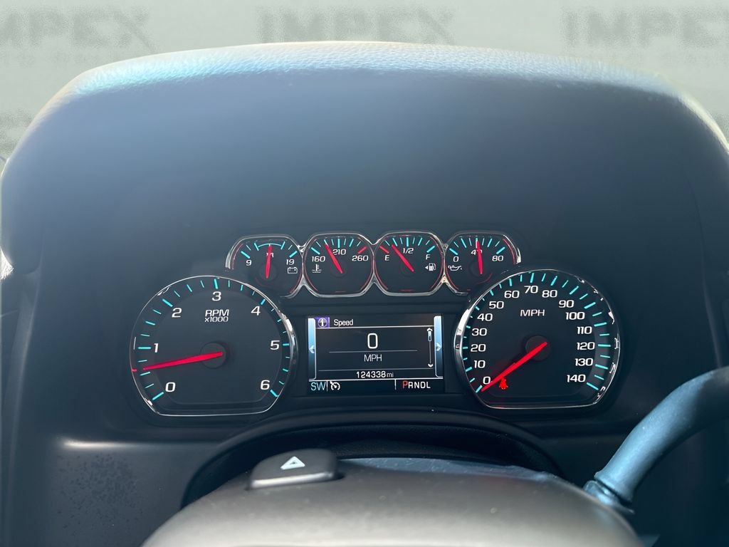 Used 2018 Chevrolet Suburban Premier AWD/4WD image 30