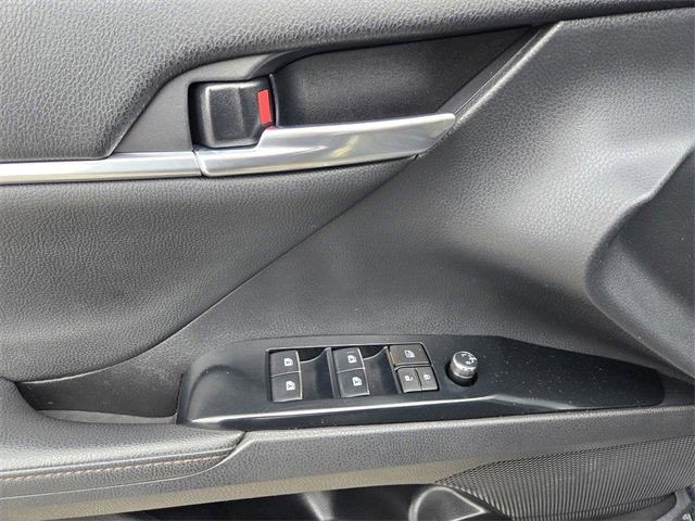 Used 2020 Toyota Camry XLE image 17