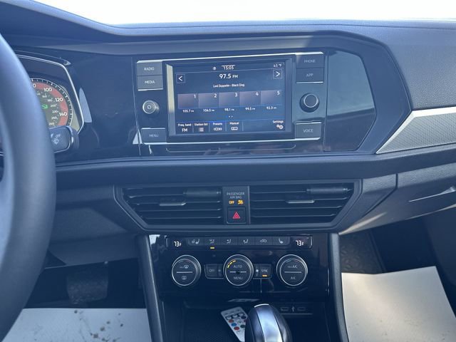 Used 2021 Volkswagen Jetta SE w/ SE Cold Weather Package image 15