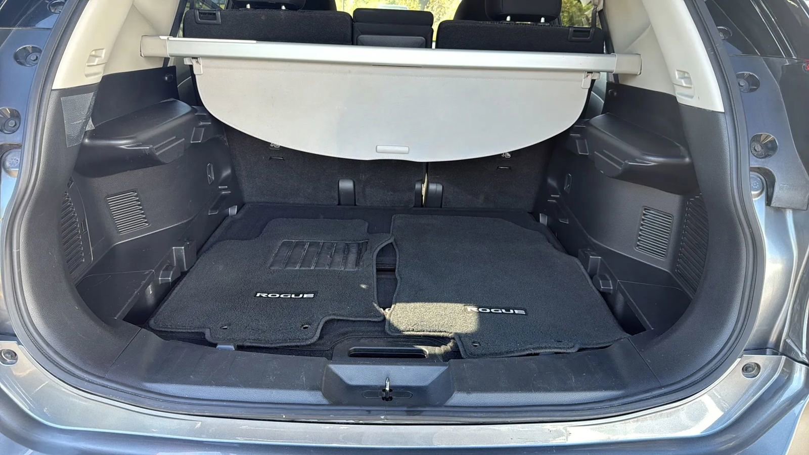 Used 2020 Nissan Rogue SV image 53