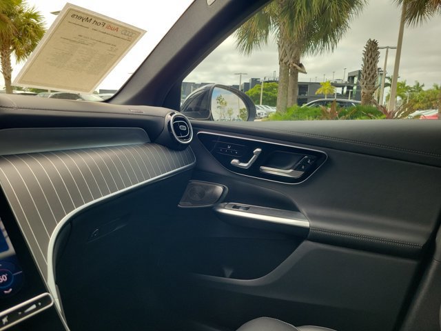 Used 2024 Mercedes-Benz GLC 300 4MATIC image 31