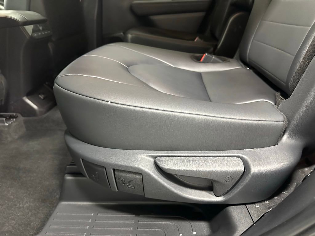 Used 2025 Toyota Highlander XLE AWD/4WD image 48