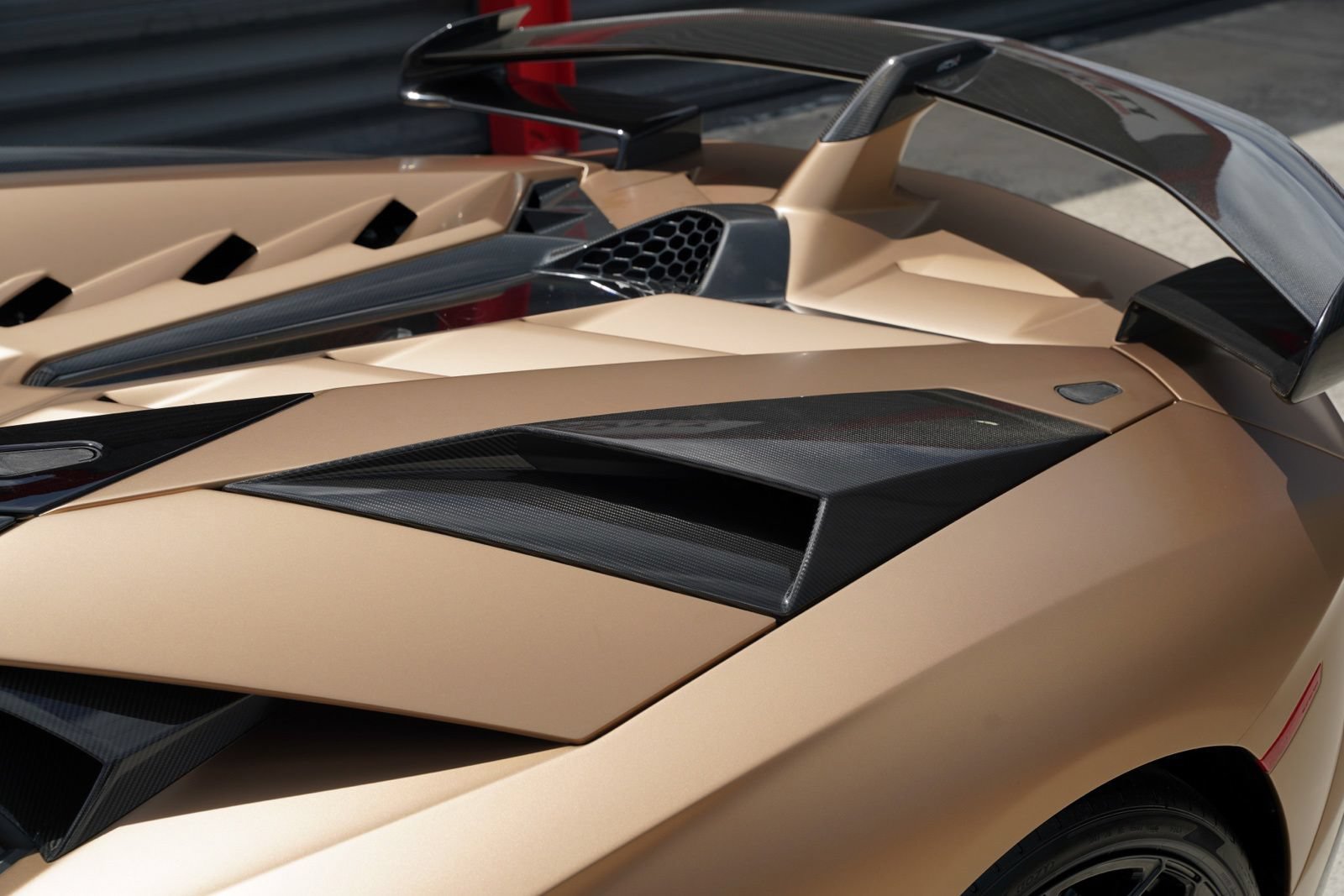 Used 2020 Lamborghini Aventador SVJ AWD/4WD image 18
