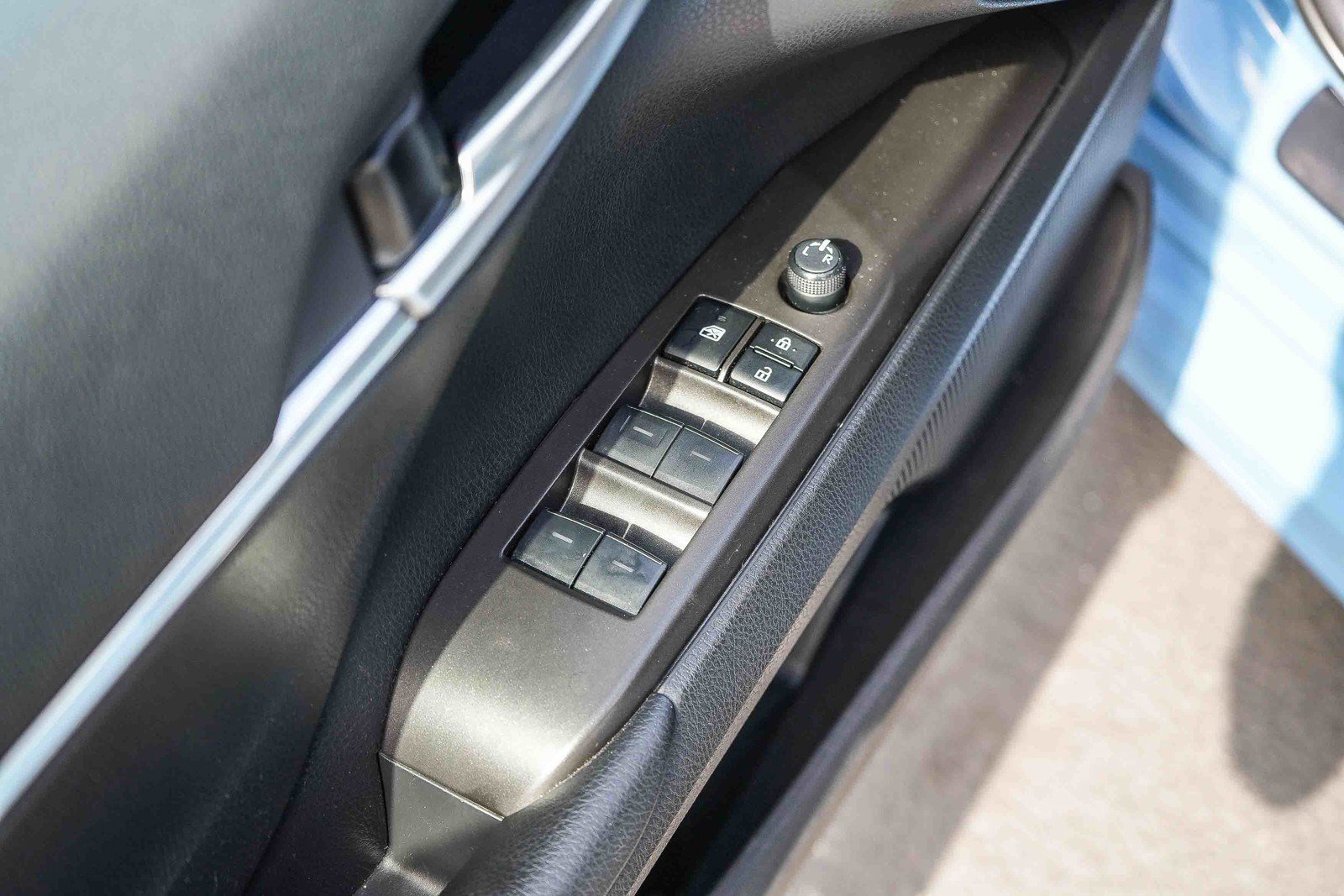 Used 2024 Toyota Camry SE w/ Cold Weather Package FWD image 19