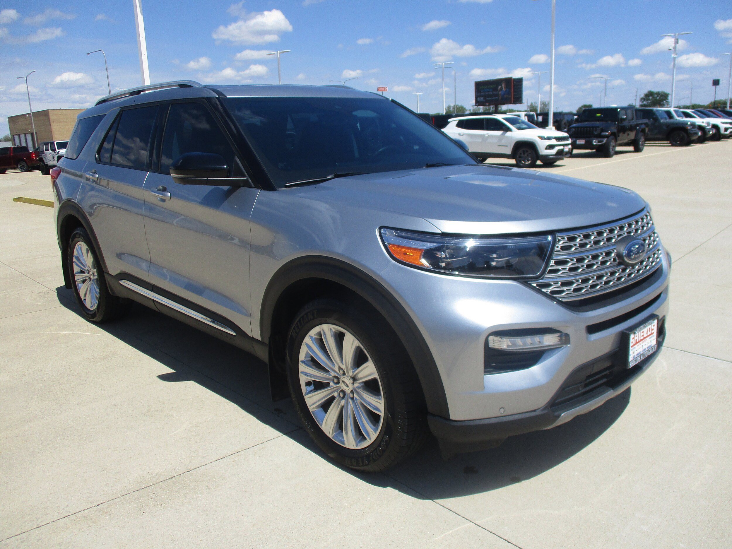 Used 2022 Ford Explorer Limited w/ Hybrid Equipment Group 310A AWD/4WD image 9