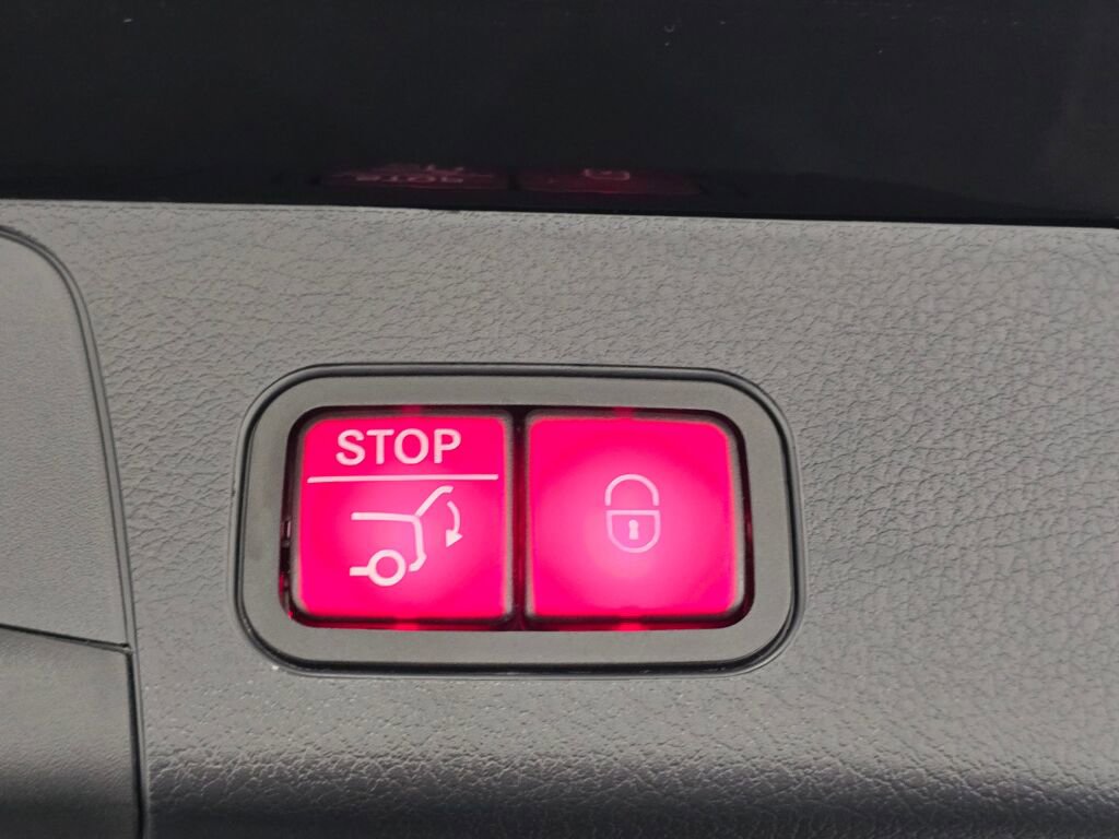 Used 2025 Mercedes-Benz GLB 250 4MATIC image 22