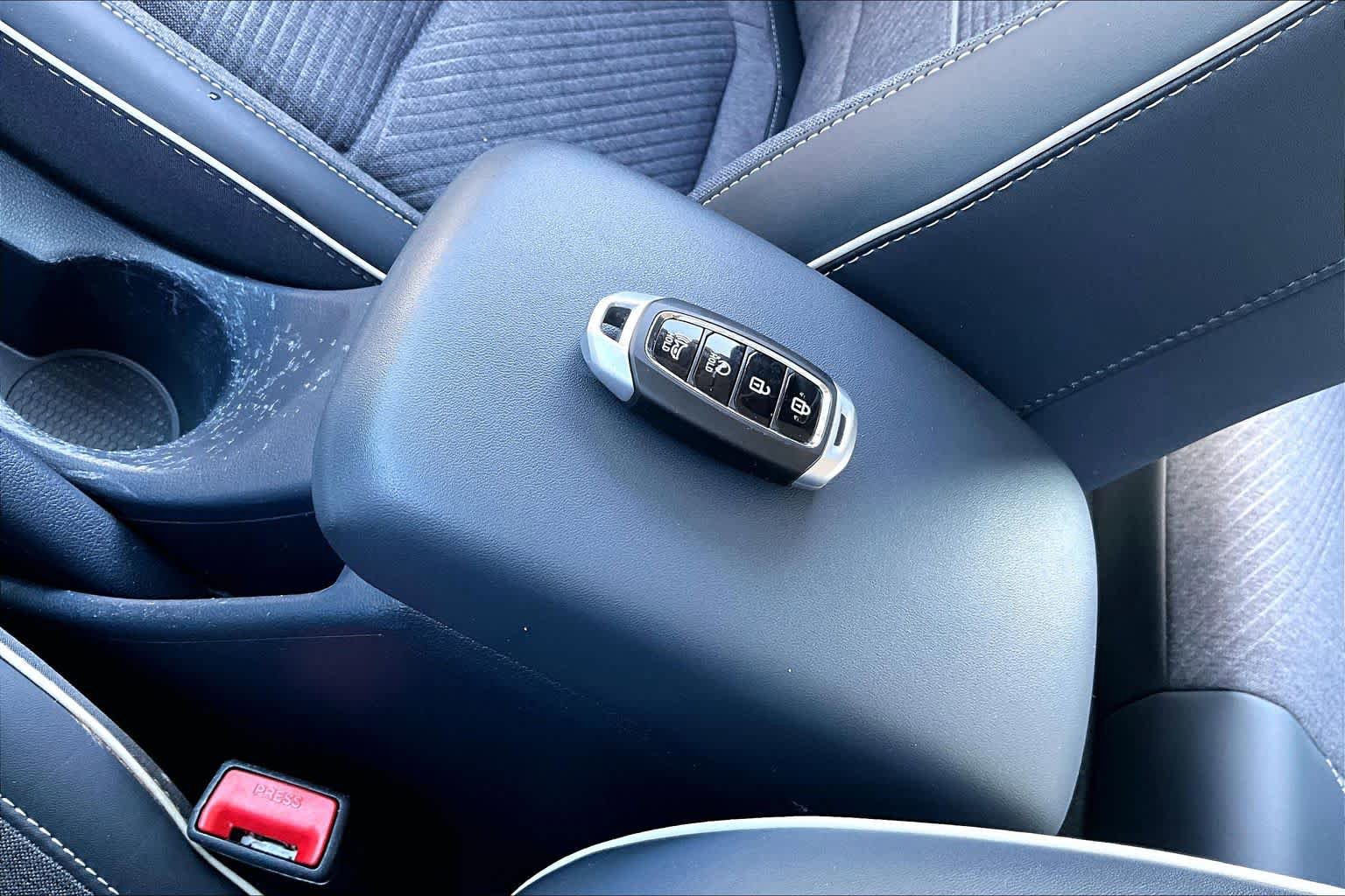 Used 2024 Hyundai Venue Limited FWD image 13