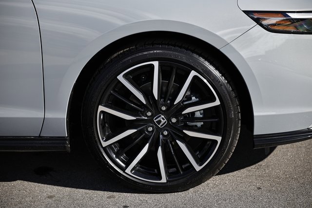 Used 2025 Honda Accord Touring image 10