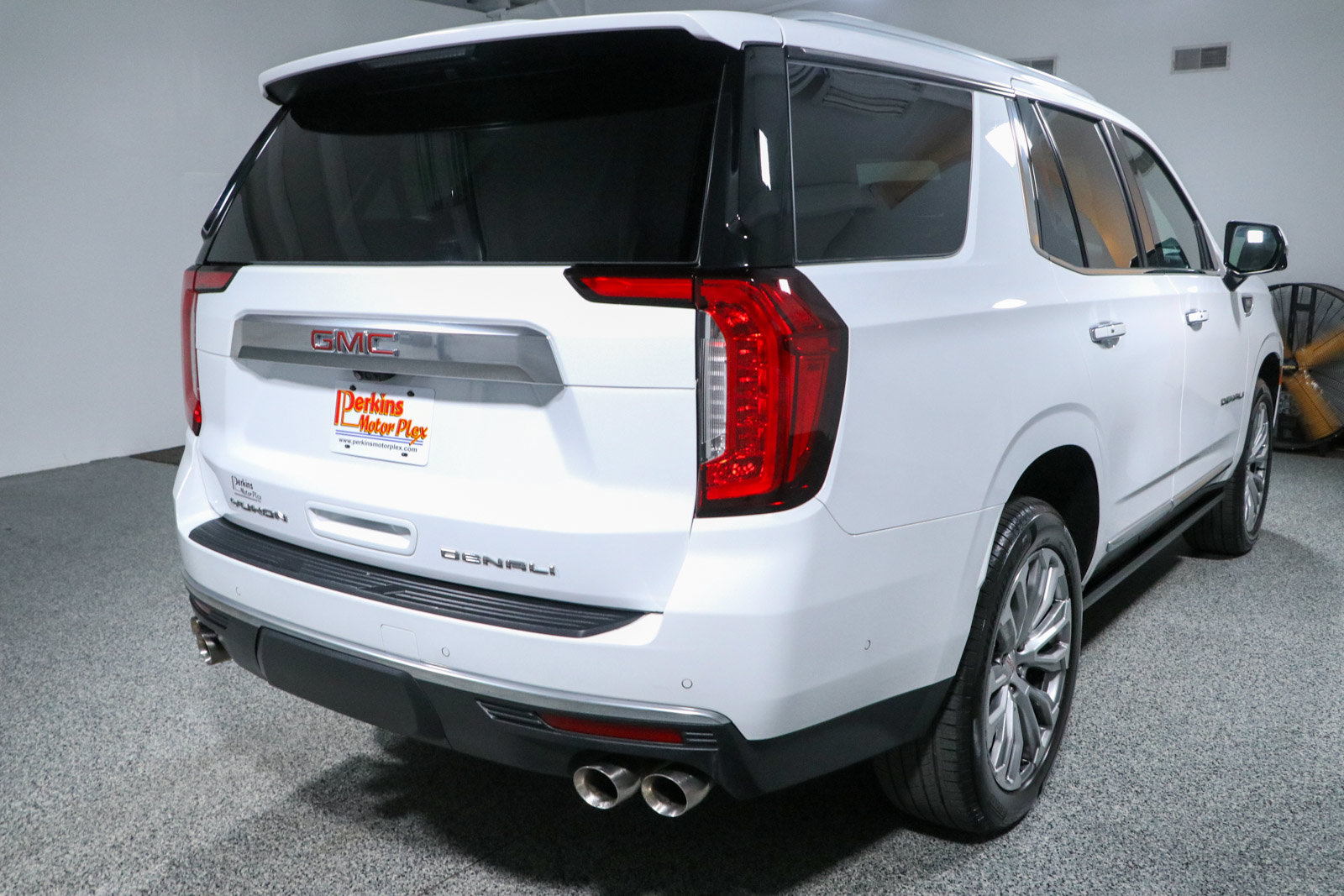 Used 2023 GMC Yukon Denali w/ Denali Reserve Package AWD/4WD image 7