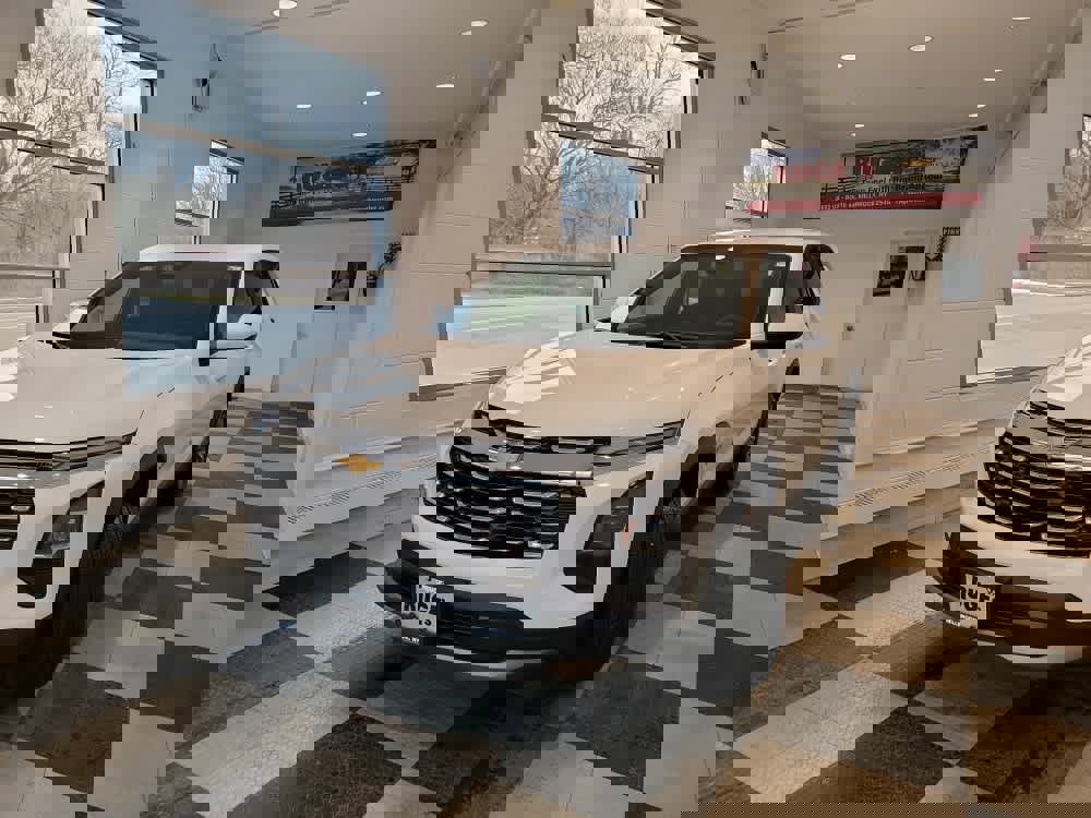 Used 2025 Chevrolet Equinox LT image 2