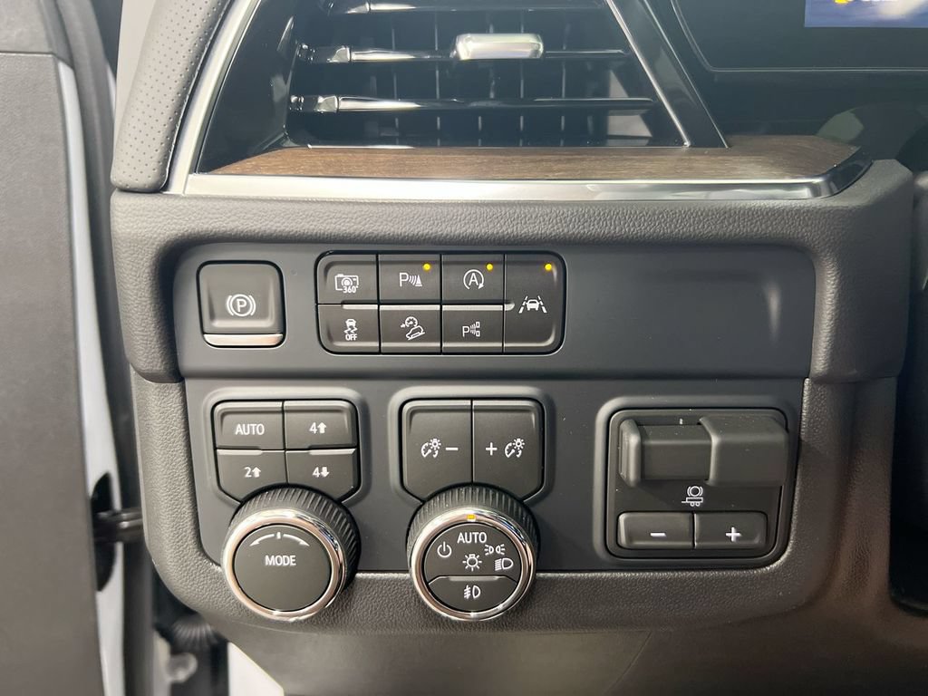 New 2026 Chevrolet Tahoe High Country w/ Sun And Tow Package AWD/4WD image 19