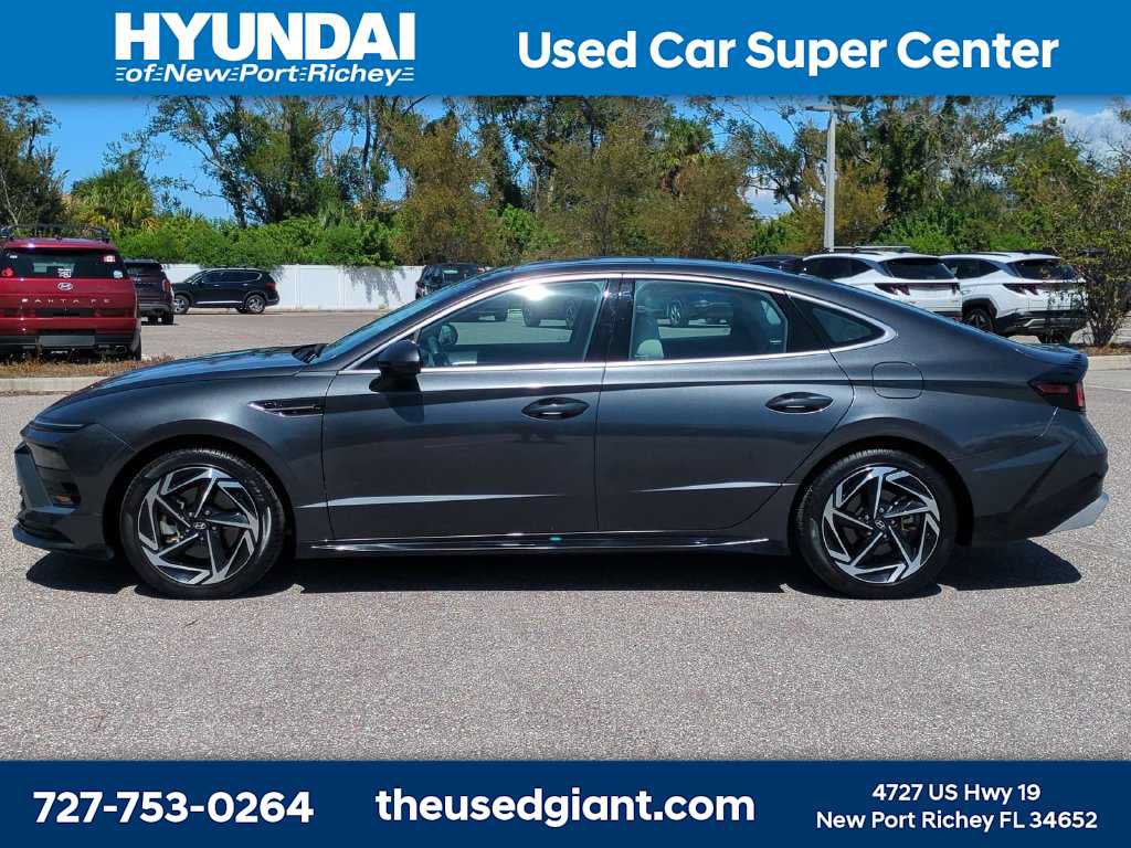 Used 2025 Hyundai Sonata SEL FWD image 2