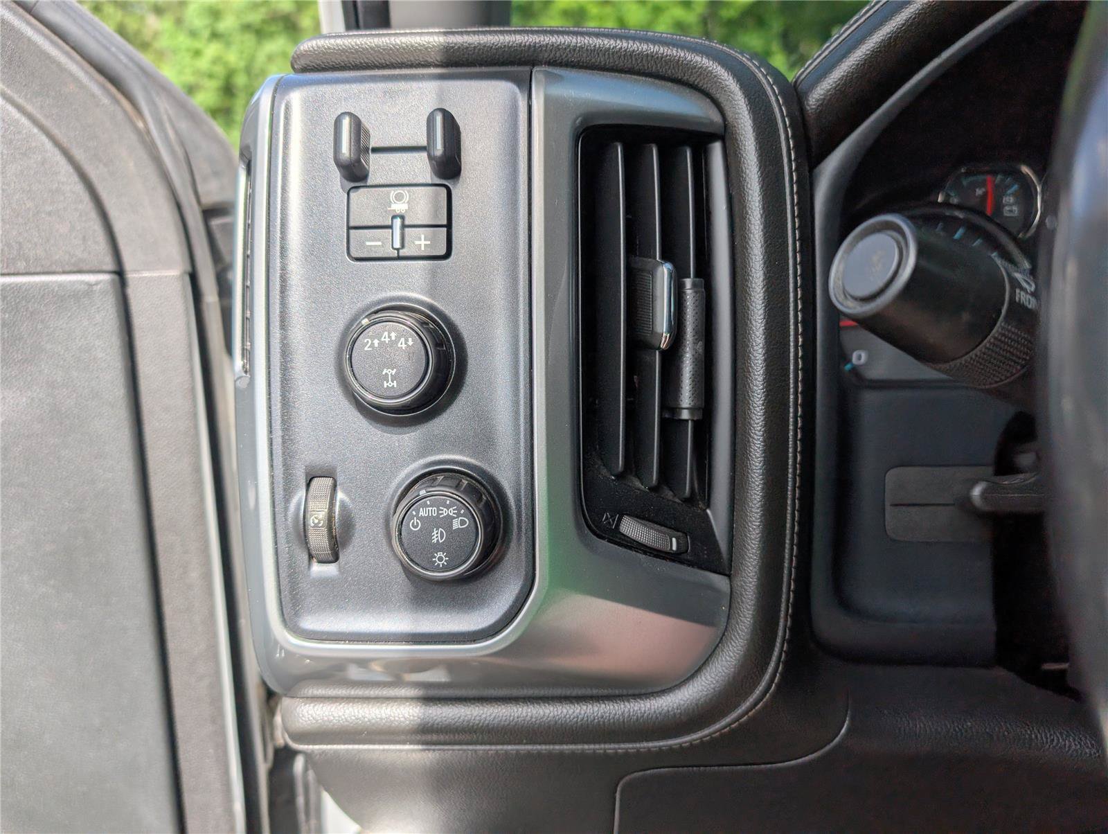Used 2017 Chevrolet Silverado 2500 LTZ w/ Duramax Plus Package AWD/4WD image 27