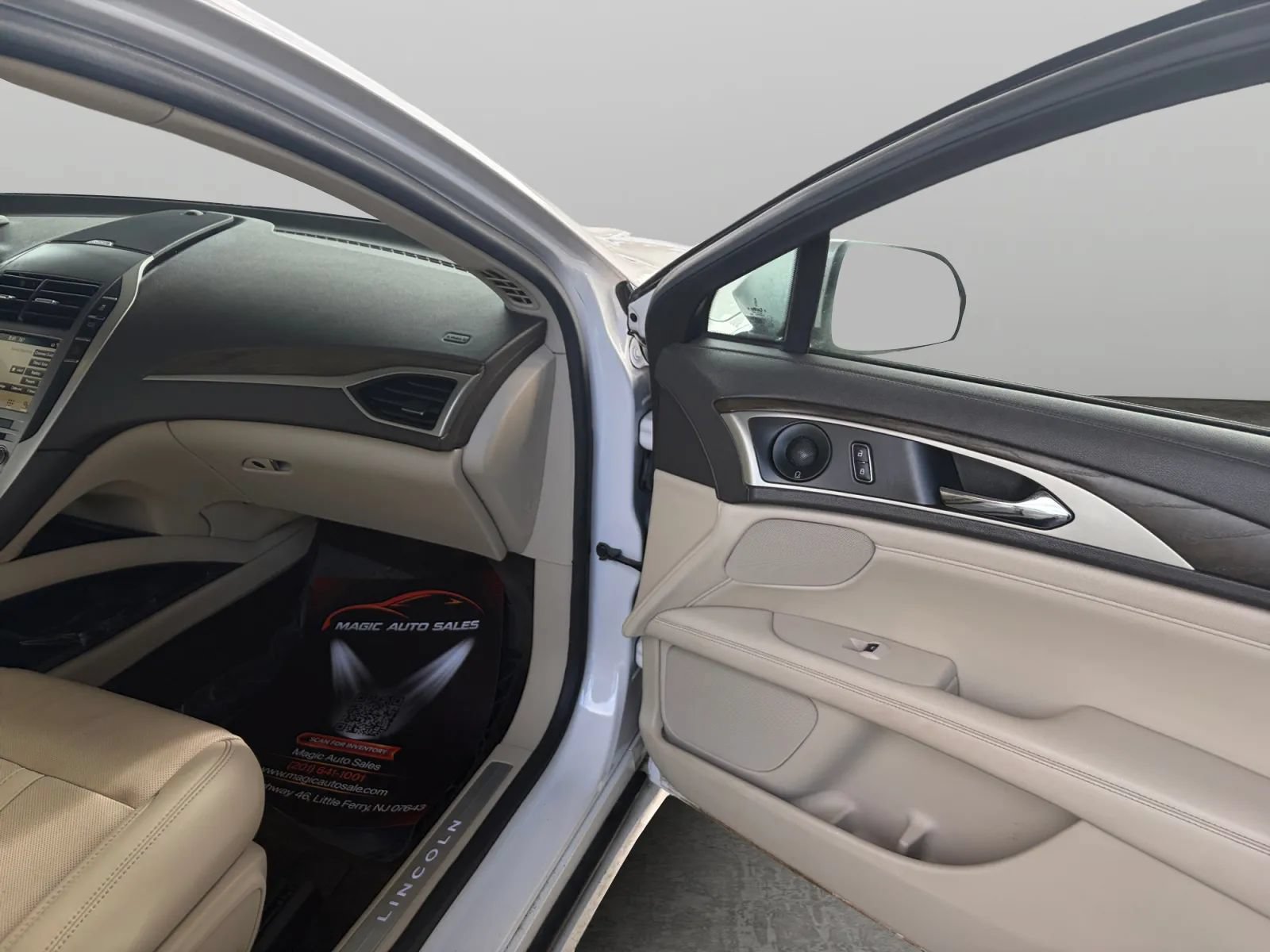 Used 2018 Lincoln MKZ Reserve w/ Magnetic Appearance Package AWD/4WD image 19