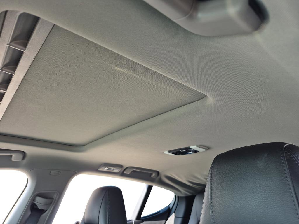 Used 2016 Porsche Panamera S image 16