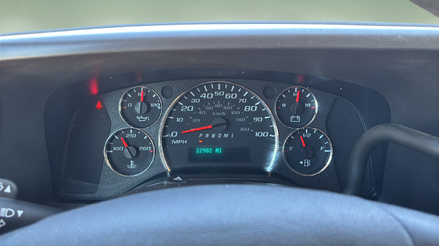 Used 2025 Chevrolet Express 2500 w/ Driver Convenience Package RWD image 18