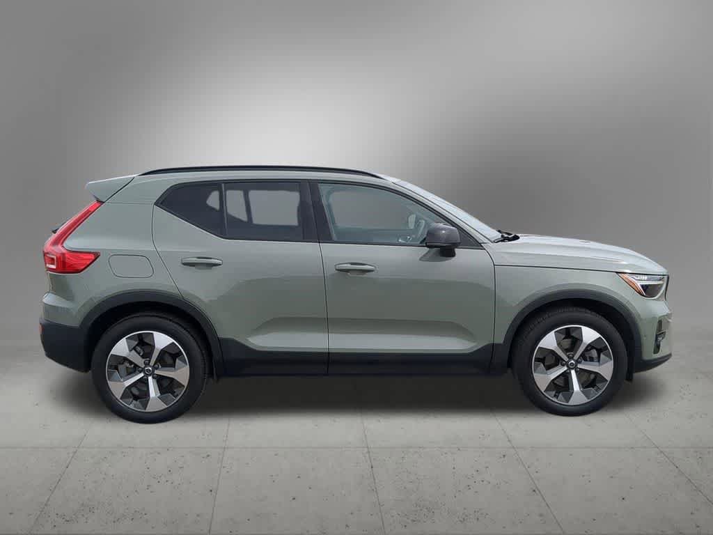 Used 2023 Volvo XC40 B5 Plus w/ Driver Assist Package image 7