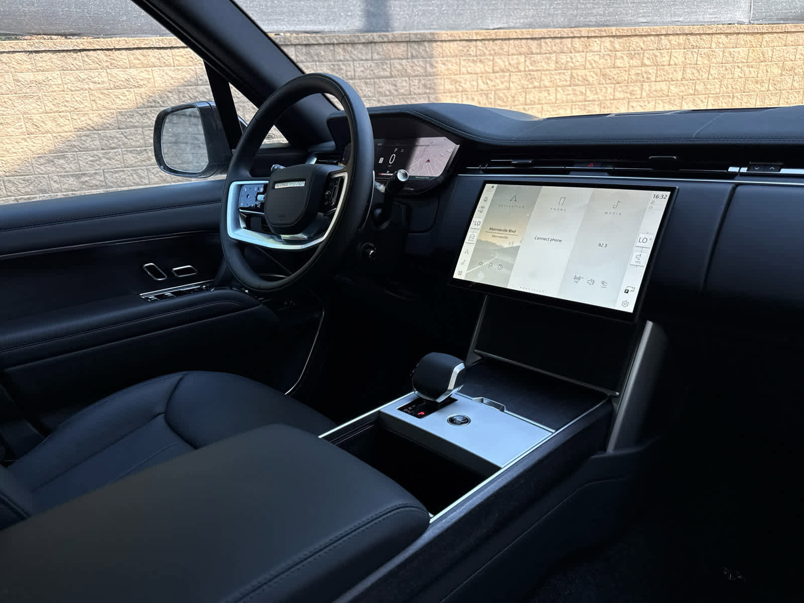 New 2025 Land Rover Range Rover SE image 11