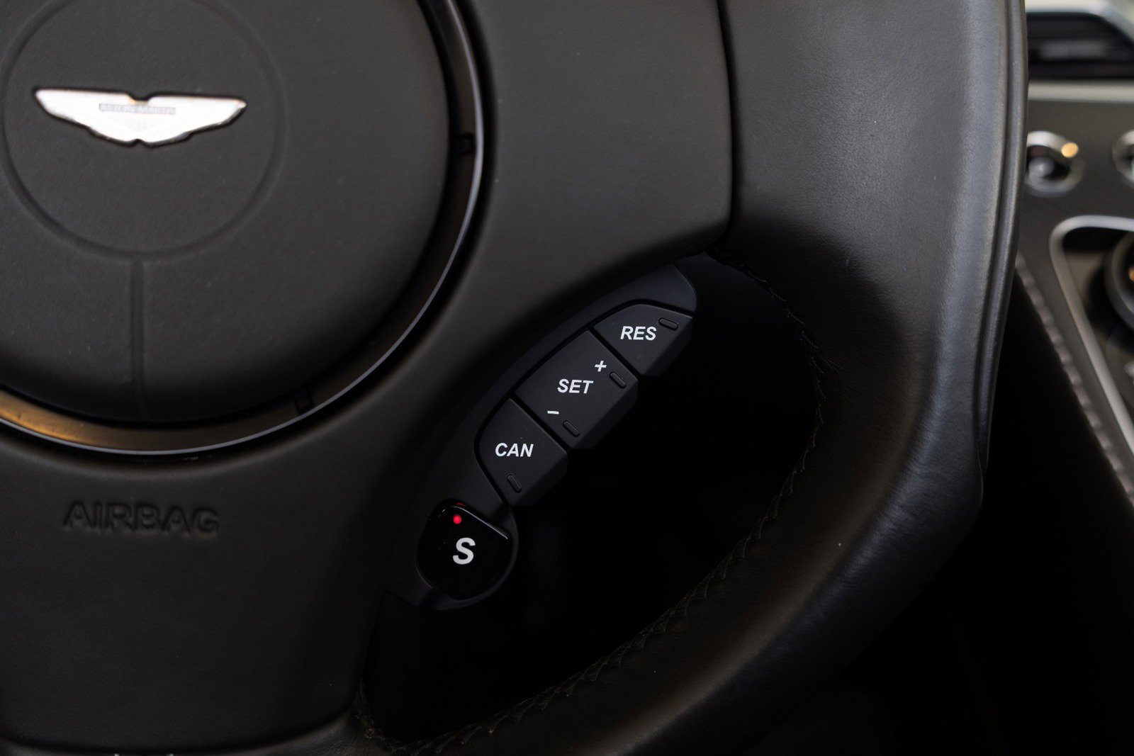 Used 2015 Aston Martin Vanquish Volante RWD image 41