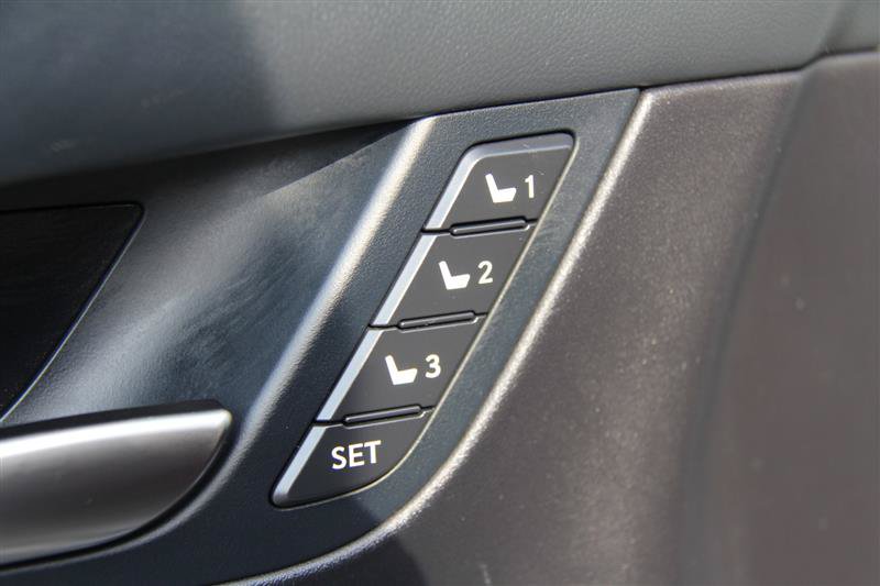 Used 2018 Lexus LX 570 4WD w/ Luxury Package image 21
