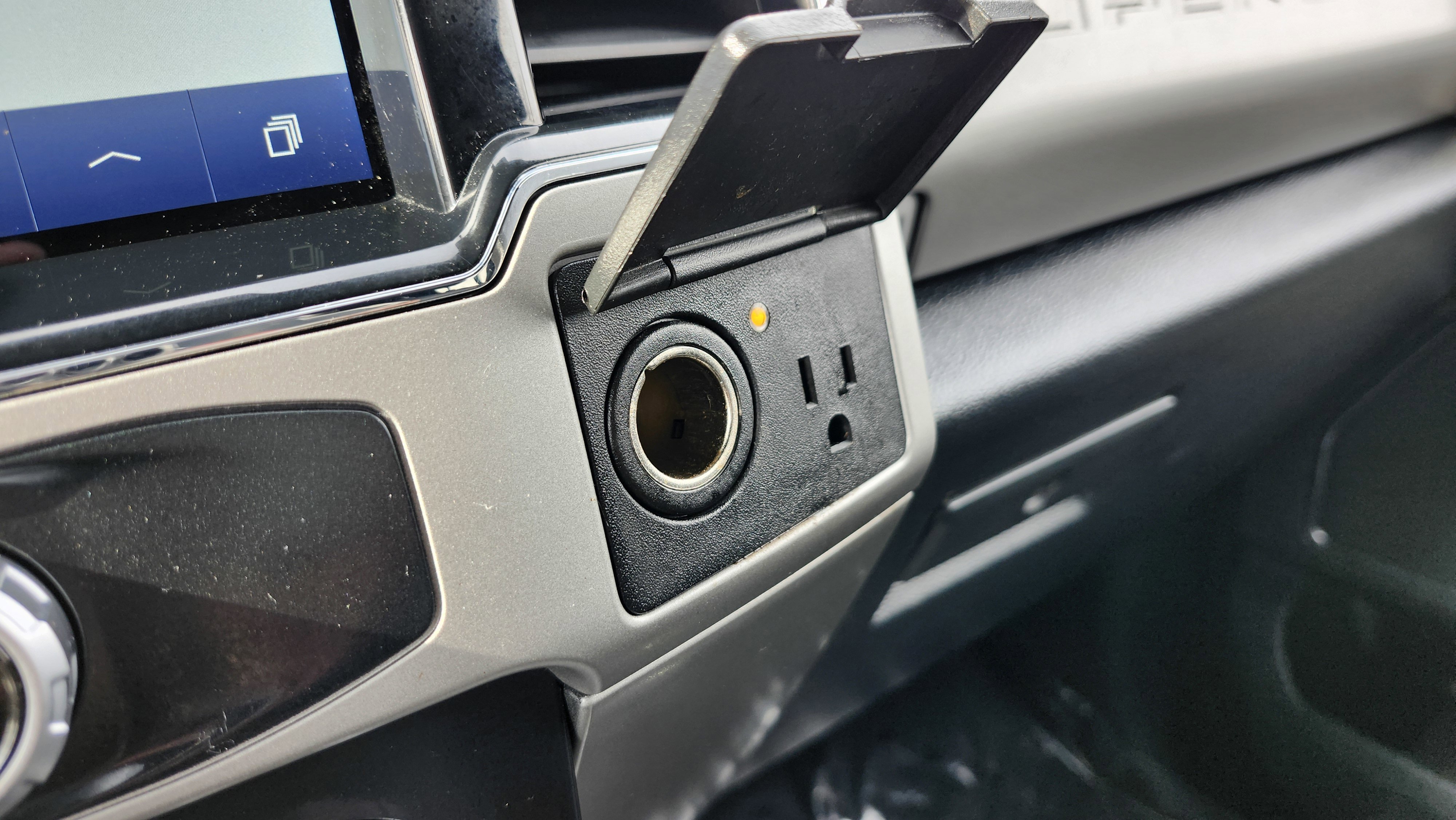 Used 2022 Ford F350 Lariat w/ Lariat Ultimate Package image 10