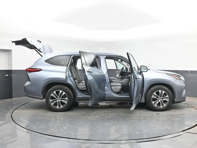 Used 2021 Toyota Highlander XLE FWD image 53