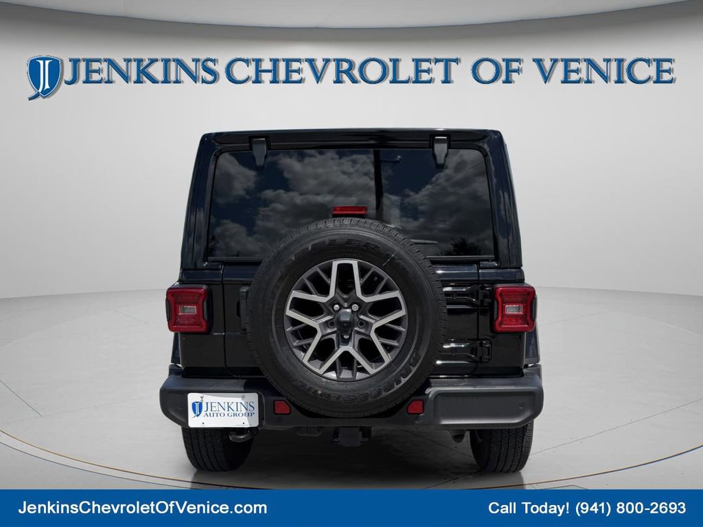 Used 2024 Jeep Wrangler Unlimited Sahara w/ Technology Group AWD/4WD image 6