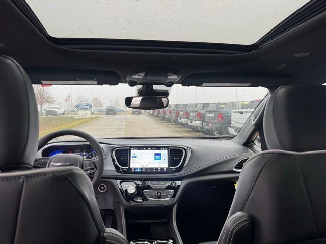 New 2026 Chrysler Pacifica Limited w/ S Appearance Package image 33
