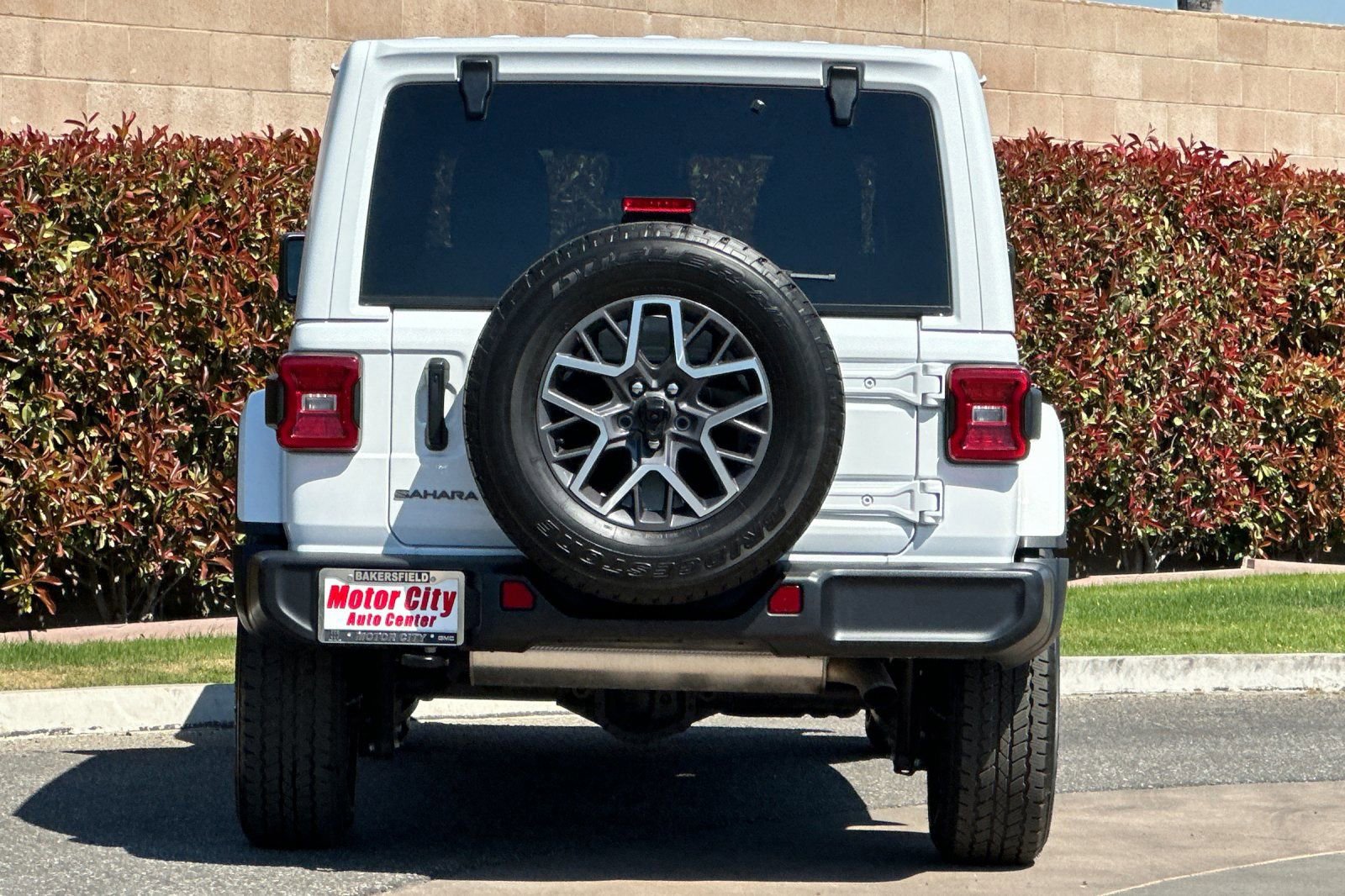 Used 2025 Jeep Wrangler Sahara image 5