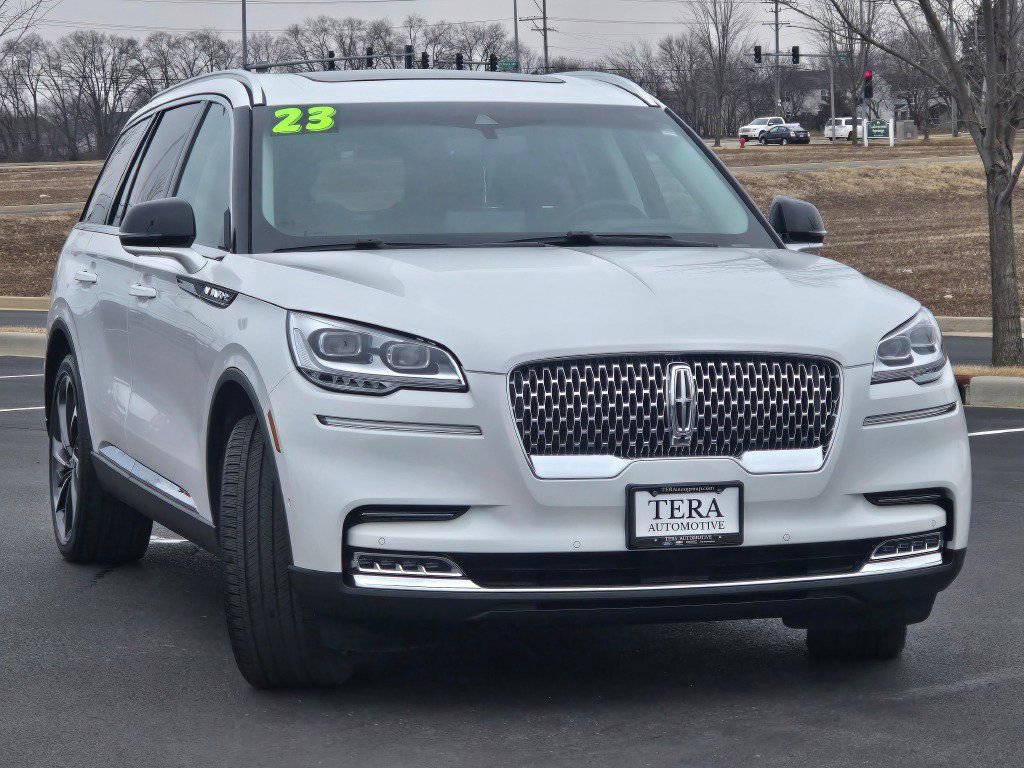 Used 2023 Lincoln Aviator Reserve w/ Equipment Group 201A image 4