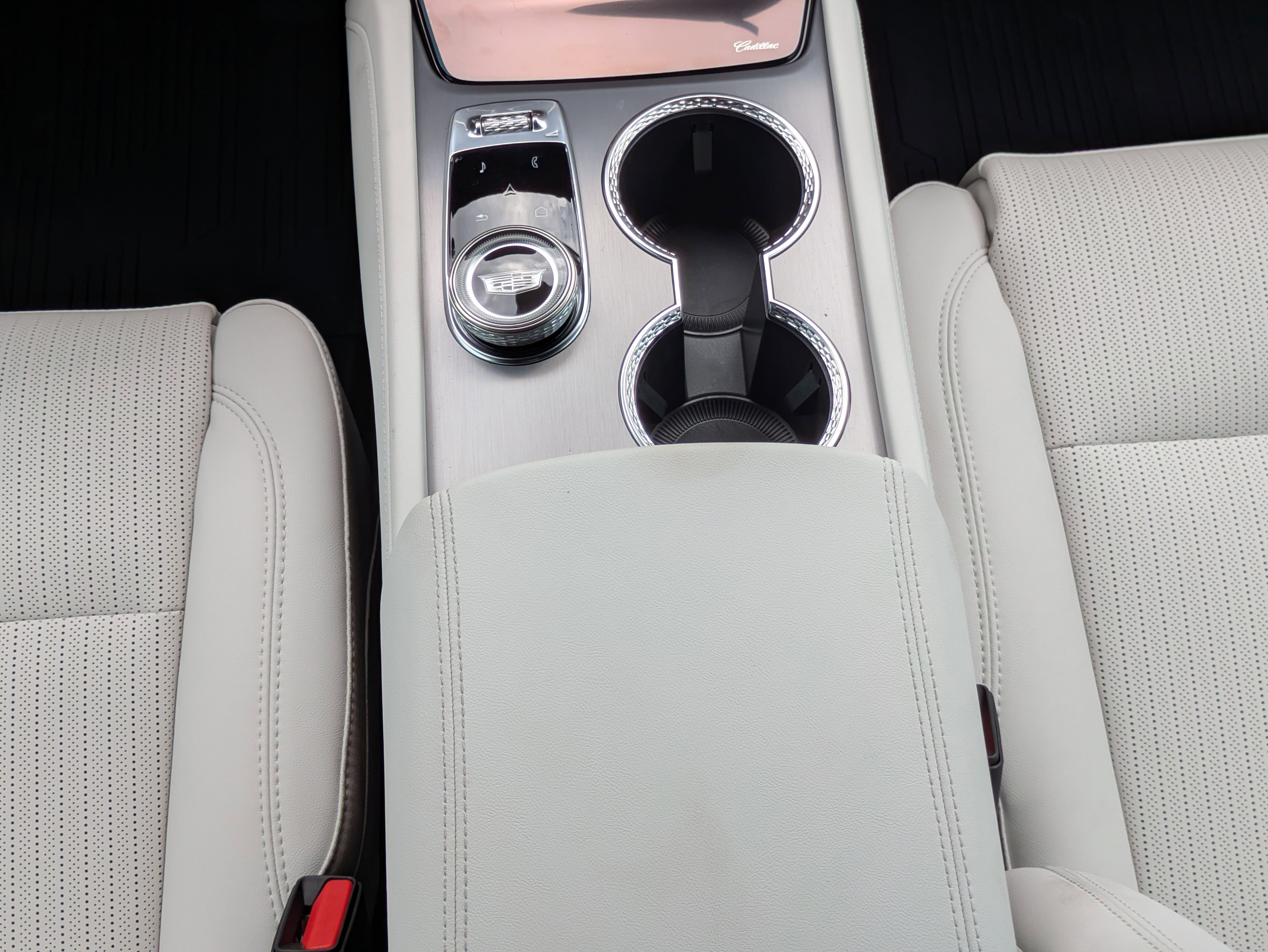 New 2026 Cadillac Vistiq Luxury w/ LPO, Floor Liner Package image 6